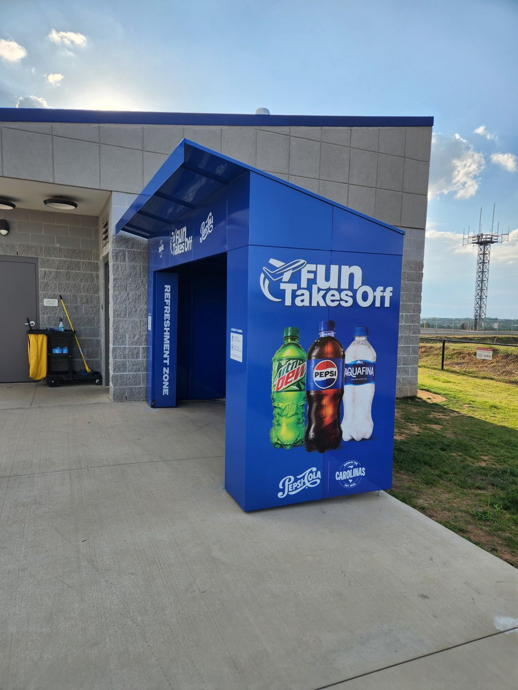 Outdoor vending enclosure with roof at Charlotte Douglas airport
